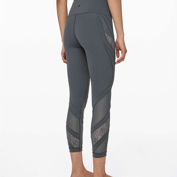 Lululemon Wunder Under Leggings with Lace Design Size 8 Excellent Condition - Picture 2 of 8